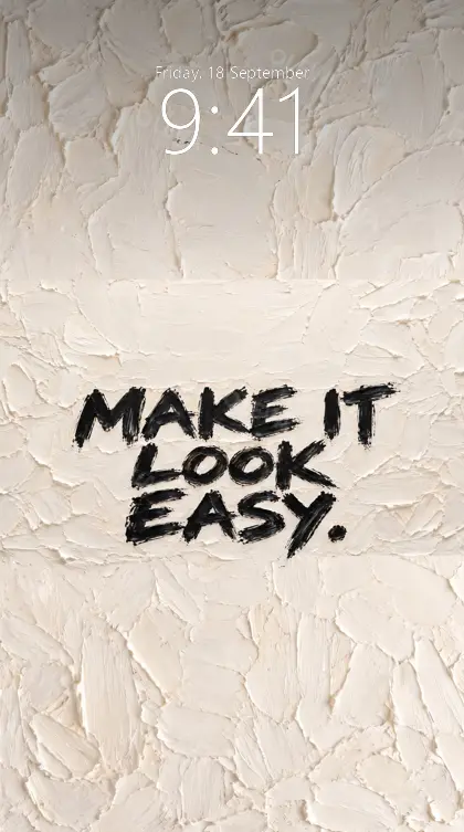 Versión de móvil: Frase «Make it look easy.» en pincelada negra sobre fondo crema, pintura al óleo con empaste