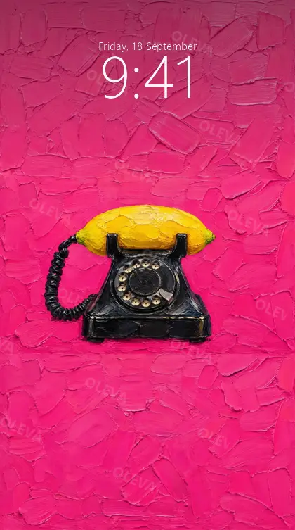 Versión de móvil: Teléfono negro antiguo con un limón amarillo como auricular sobre fondo rosa intenso, óleo con relieve